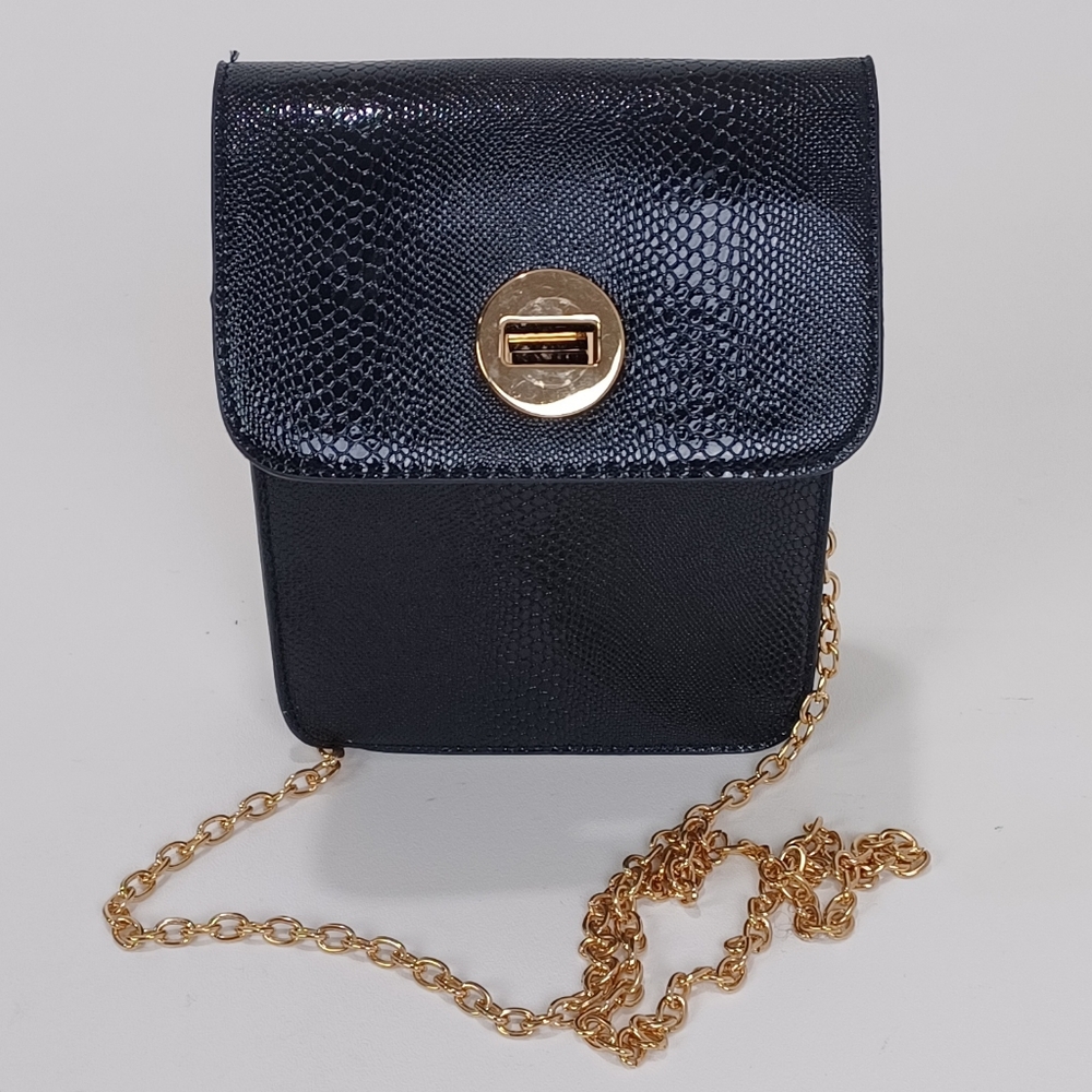 Sleek Black and Gold Crossbody Bag with Chain Strap!
